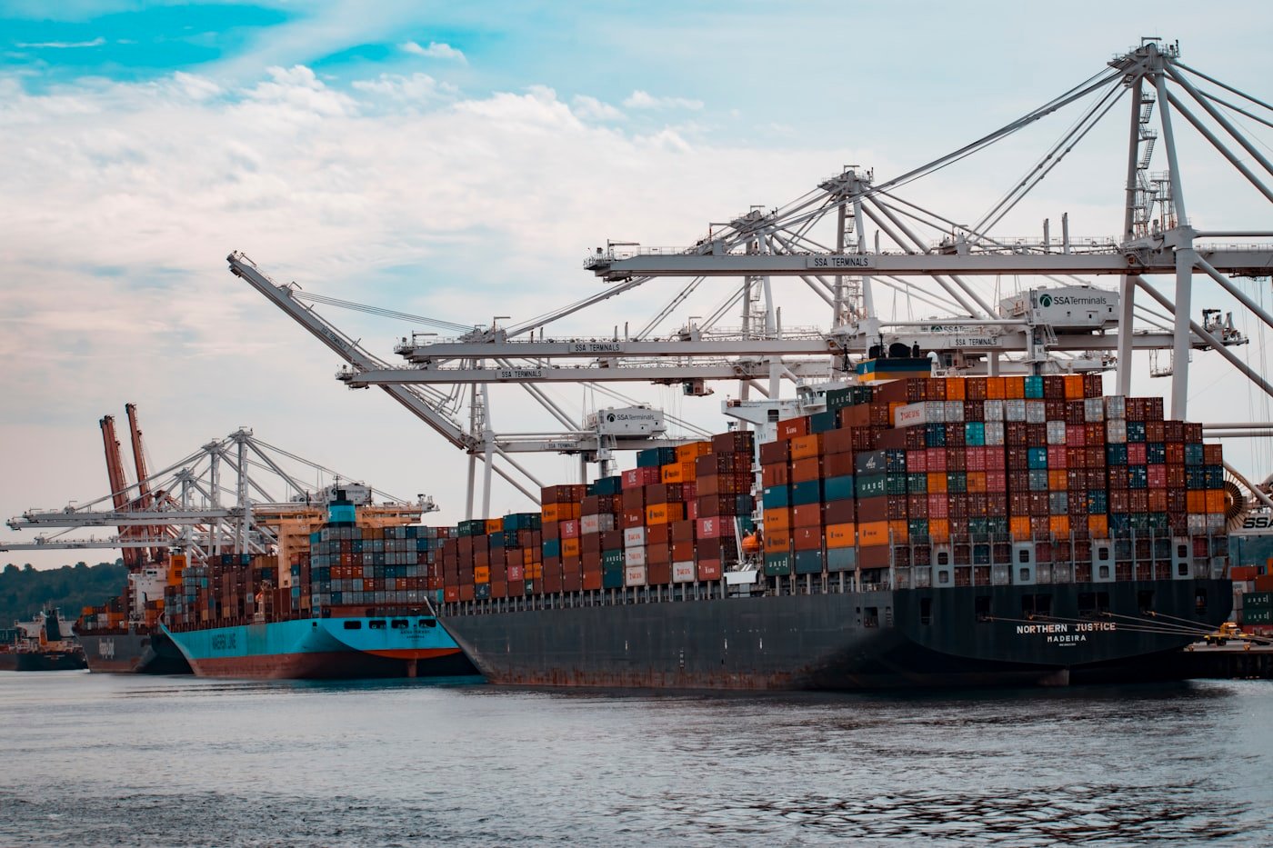 International cargo shipping operations